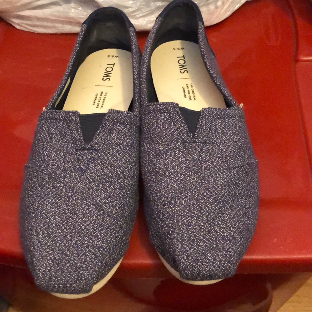 Toms navy flats with navy back Size 9.5W